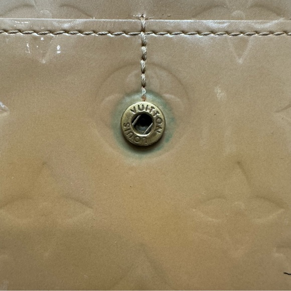 **SOLD**Louis Vuitton Vernis Sarah Wallet - Picture 9 of 13